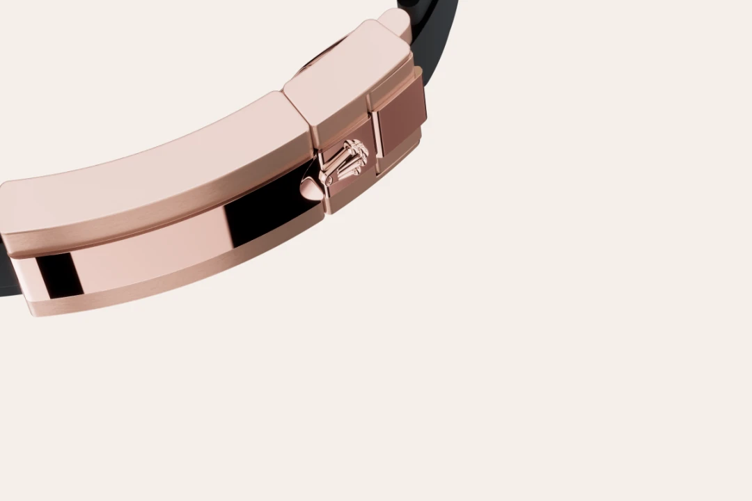 anim-bracelet-material-portrait-126655-ym40-oysterflex-black2--0104 -Imported from https://www.thehourglass.com/wp-content/uploads/2016/12/Rolex-3255-Calibre.jpg